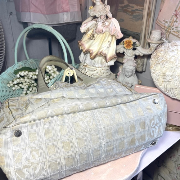 Vintage CHANEL Travel Ligne Tote Bag - Picture 6 of 10